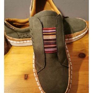 Woman's casual shoe